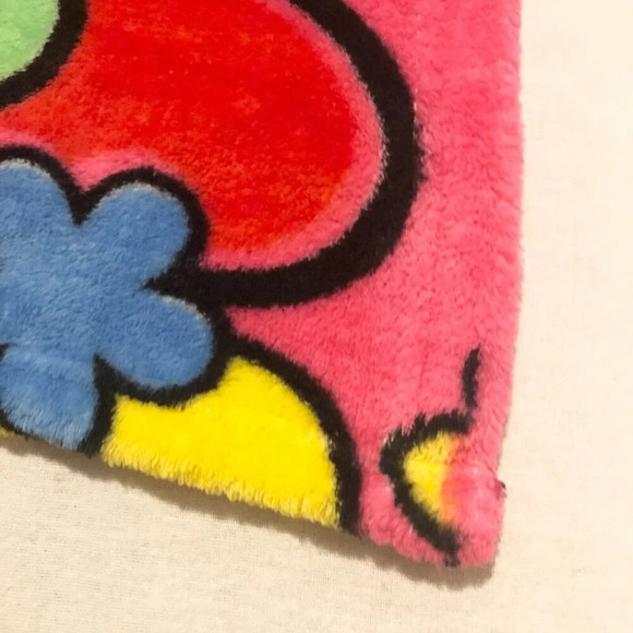 Hello Kitty Broadway Fleece Blanket 73 x 60 Inch Size - Picture 9 of 16